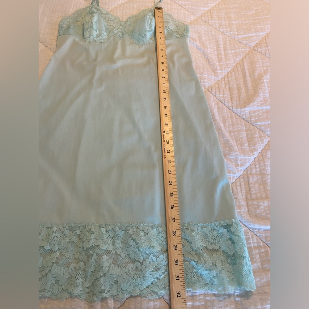 Vintage Vanity Fair mint green chemise slip nightgown with lace detailing. 36/M - Picture 7 of 10